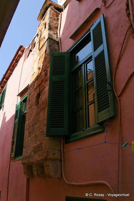 Antigua chimenea al aire libre, La Canea (Chania) - Creta, Grecia