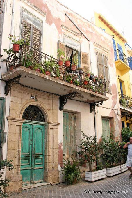 Balcón adornado a los 35, La Canea (Chania) - Creta, Grecia