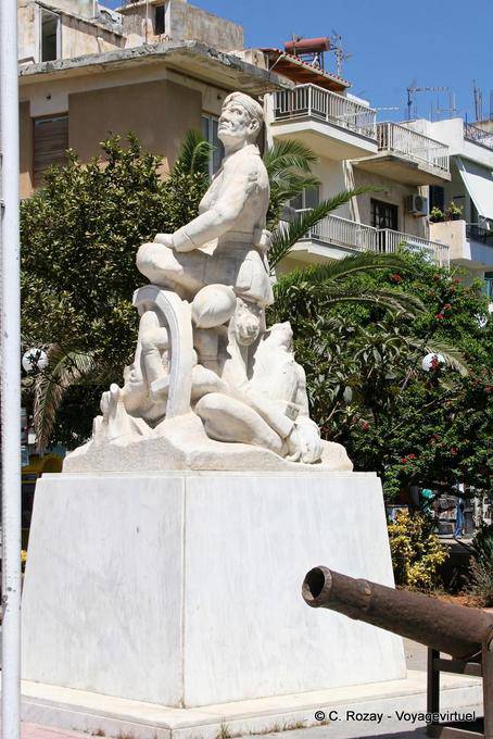 Ierapetra, Monumento a los Caídos - Creta, Grecia