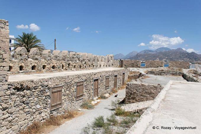 Bastión veneciano de Kales protectora fortaleza puerto de Ierapetra - Creta, Grecia