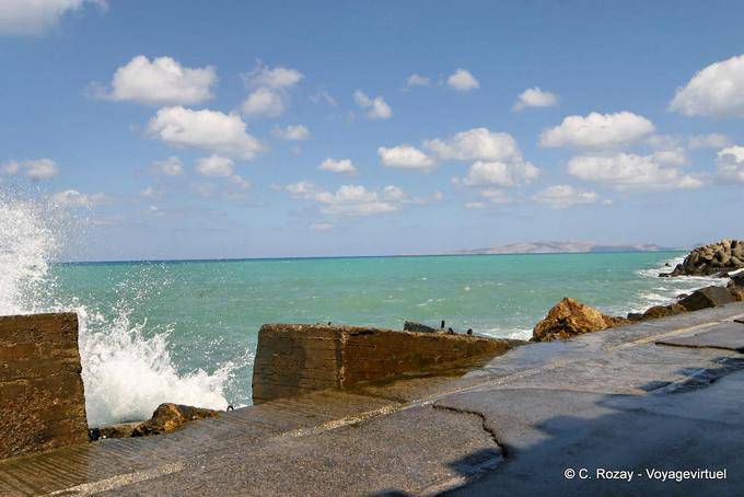 El mar desde el espigón va fortaleza veneciana, Heraklion - Creta, Grecia