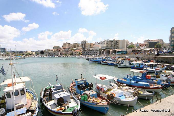 El antiguo puerto desde Leof. Nearchou, Heraklion - Creta, Grecia