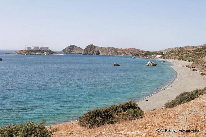 Kali Limenes, playa y puerto de almacenamiento en la pequeña isla de Agios Pavlos - Creta, Grecia