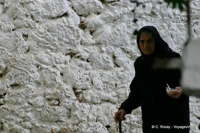 Negro sombra en la pared con cal, Oropedio Lassithiou - Creta, Grecia