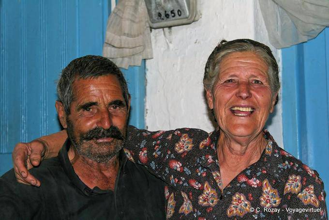 Lassithi, simpática pareja Tzermiado - Creta, Grecia
