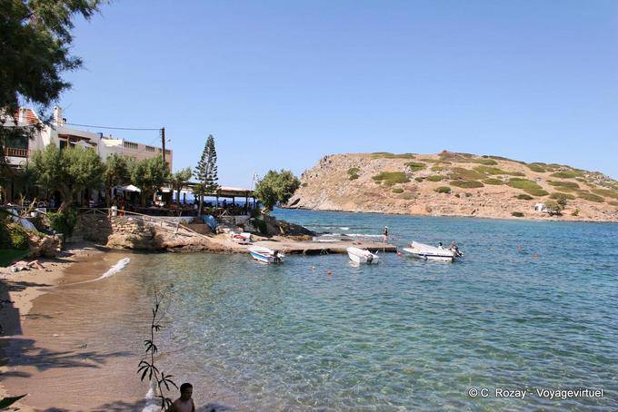 Tavern Manolis, frente a una isla Mochlos - Creta, Grecia
