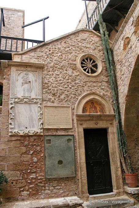 Fachada de la ermita dedicada a la Virgen, Moni Toplou - Creta, Grecia