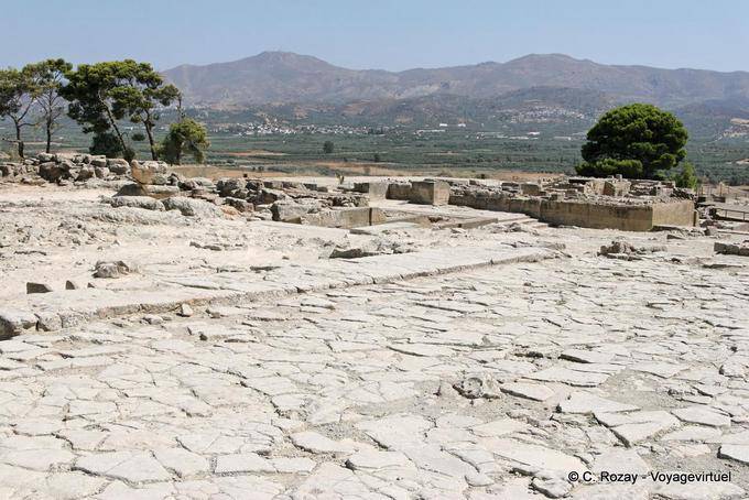 Preparar el suelo relativamente bien conservado del Palacio de Phaistos - Creta, Grecia