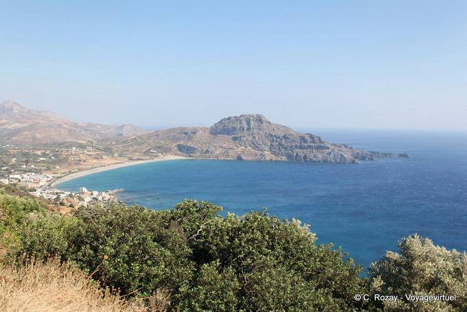Otra vista de la bahía, el pueblo de Plakias y la playa - Creta, Grecia