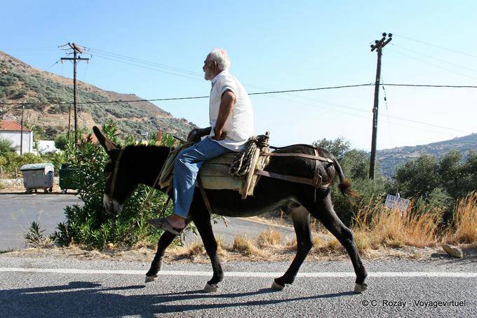Caqui Rodakino, cretense en su culo en la montaña - Creta, Grecia