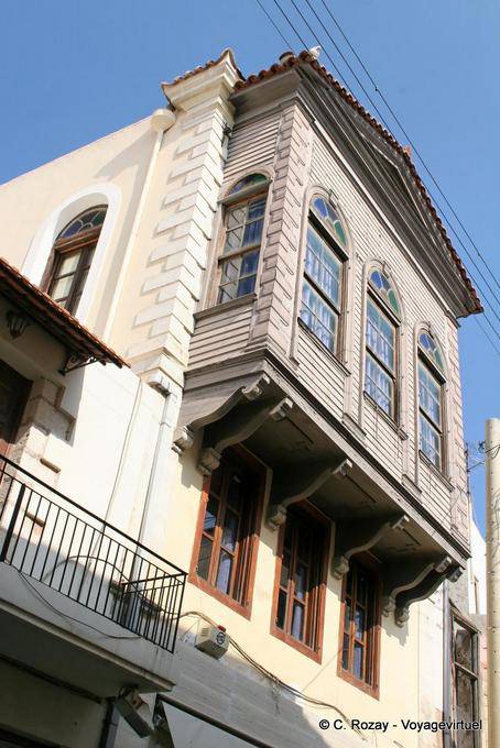 Rethymnon, fachada casa otomana con voladizo - Creta, Grecia