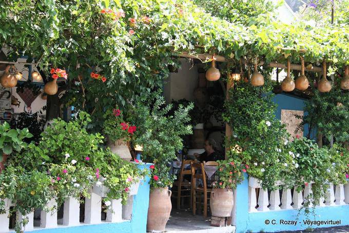 Taberna típica Spili en Mitropolitou Isidorou - Creta, Grecia