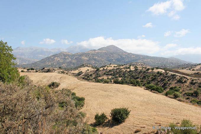 Paisaje en la carretera entre y Vori Zaros - Creta, Grecia