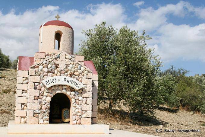 Votiva Agios Ioannis en la carretera entre Grigoria y Zaros - Creta, Grecia