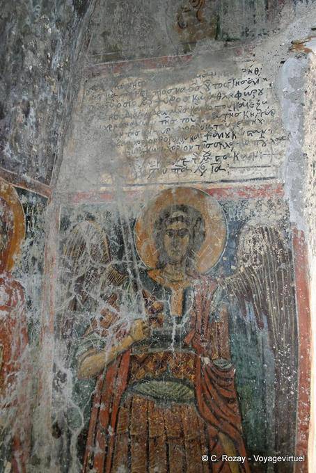 Ángel pintó en la pared posterior de Agia Paraskevi Voutas - Creta, Grecia
