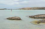 Rocas en el agua trasparente, Elafonissi, Creta.