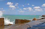 El mar desde el espigón va fortaleza veneciana, Heraklion, Creta.