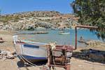 Itanos, torno y barco en la playa, Creta.