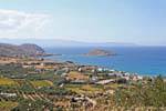 Panorama de Sitia, su bahía y su pequeña isla con una capilla dedicada a San Nicolás, Creta.