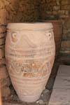 Tarro grande, o pithos con decoraciones en relieve, Phaistos, Creta.