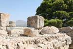 Viejas piedras y restos de muela, Phaistos, Creta.
