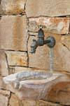 Fuente Spili de barril copiado del antiguo, obispado, Creta.