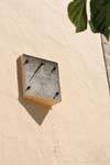 Vori reloj de sol en la iglesia, Creta.