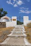 Entrada de la iglesia de Aghia Paraskevi, Voutas, Creta.