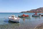 Kato Zakros, barcos de pesca atracado en el agua cristalina, Creta.