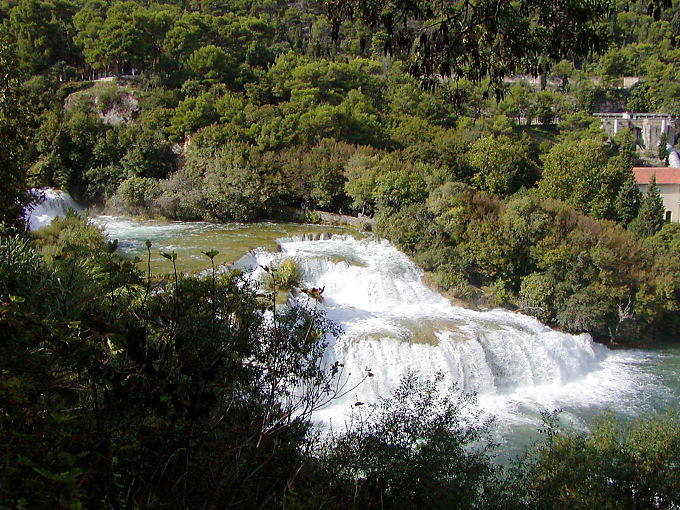 Vista de las caídas del río Krka National Park, Croacia