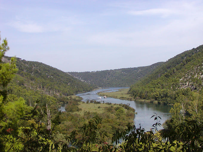 Barcos turísticos en el río Krka National Park, Croacia
