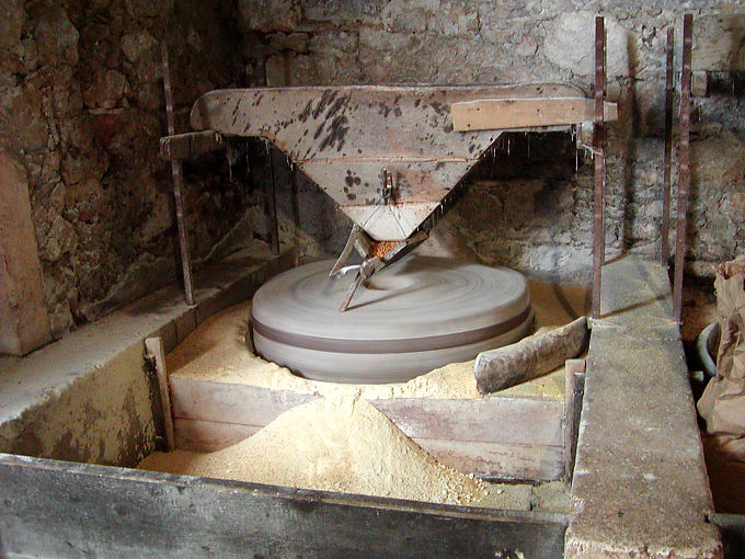 Antiguo molino de grano, molino viejo, museo Krka, Croacia