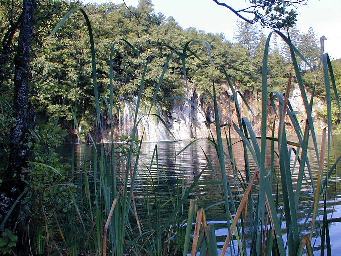 Detrás de la Plitvice apresura, Croacia