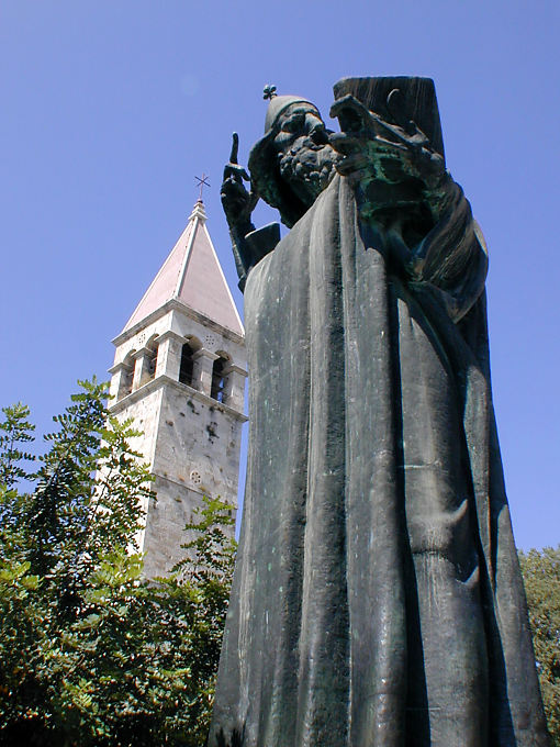 Estatua monumental de Ivan Mestrovic y Gregorio de Nin, Split, Croacia