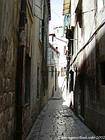 Las calles empedradas en el centro, Sibenik, Croacia.