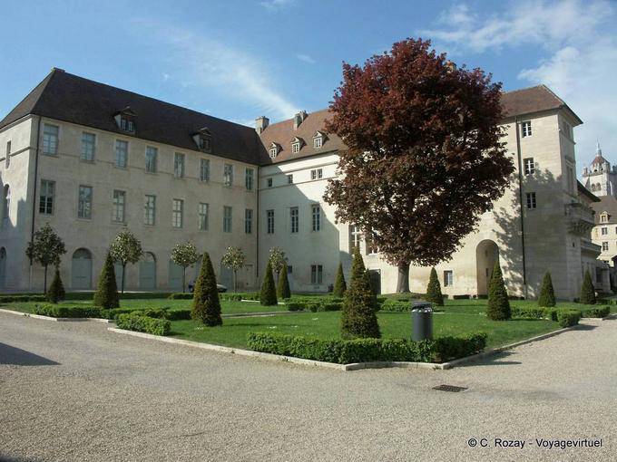 Dole, en los jardines de la biblioteca - Francia