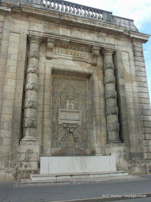 Fontaine Attiret puertas Arans, Dole - Francia