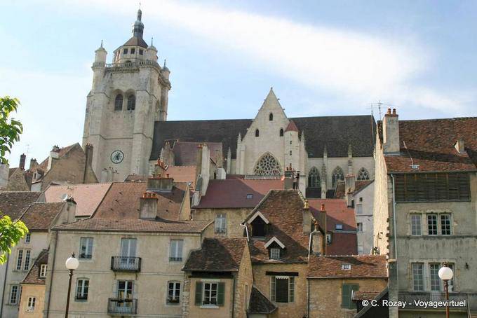 Hábitat a los pies de la colegiata Dole - Francia