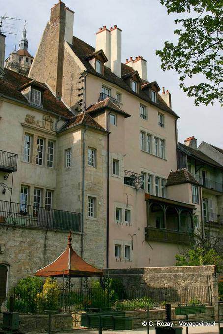 Antigua casa junto al canal, Dole - Francia