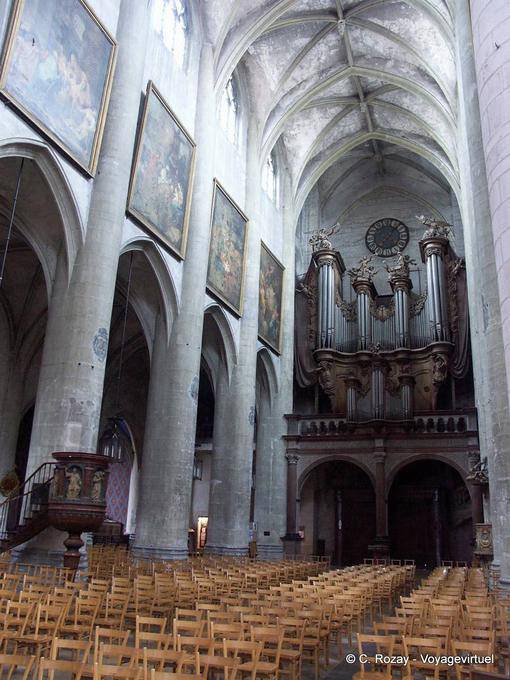 Gran órgano basado en la Rupt reja de la catedral de Notre Dame Dole - Francia