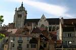 Hábitat a los pies de la colegiata Dole, Francia.