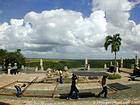 El trabajo en el lugar con vistas al río, Altos de Chavón, Rep. Dominicana.