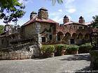 Las paredes, chimeneas y paredes de piedra con un restaurante, Altos de Chavón, Rep. Dominicana.