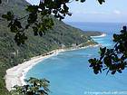 montaña en el mar, la playa de San Rafael hacia Paraiso, Rep. Dominicana.