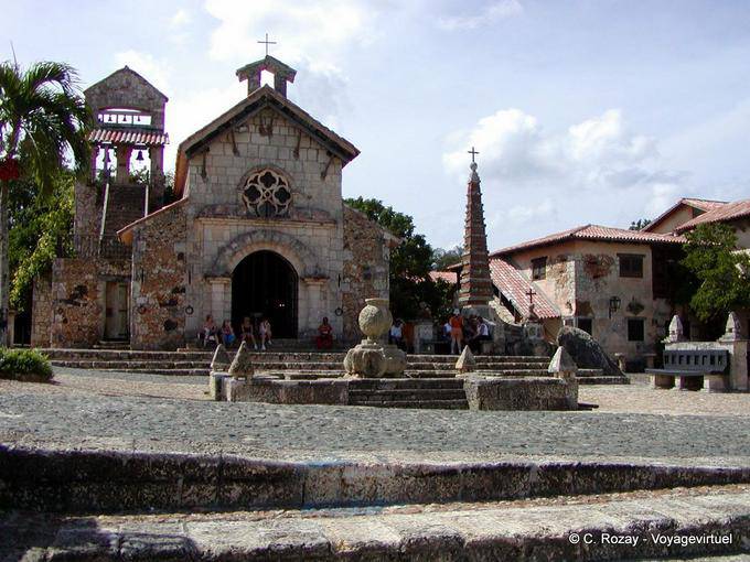 Fachada de la iglesia de San Estanislao, un homenaje a Juan Pablo II, Altos de Chavón, Rep. Dominicana