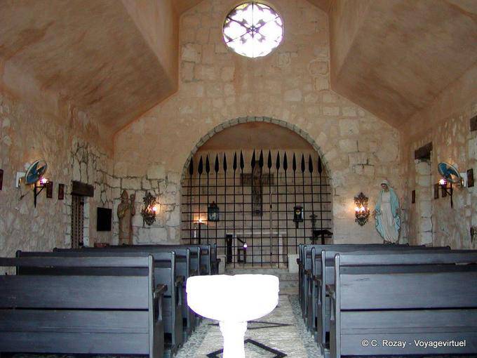 Dentro de la Iglesia siciliana de San Estanislao, Altos de Chavón, Rep. Dominicana