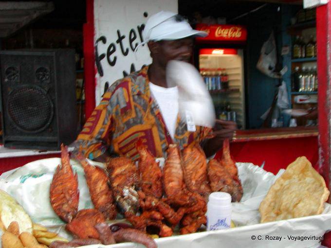 Vendedor frito y pescado a la parrilla, Boca Chica, Rep. Dominicana