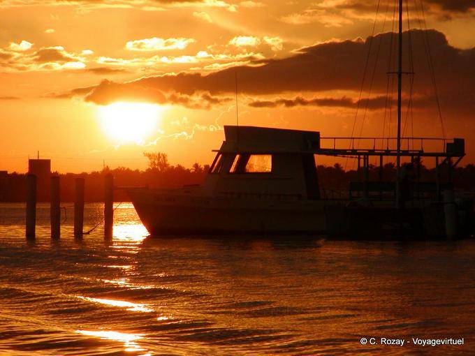 Golden Sunset en Banzai de Boca Chica, Rep. Dominicana