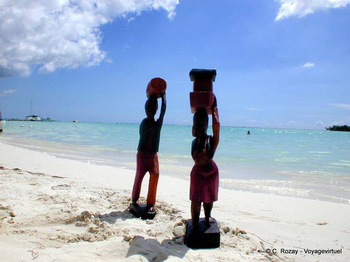 Estatuas en la playa, Boca Chica, Rep. Dominicana