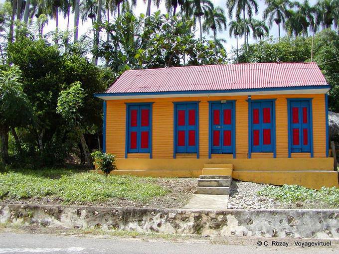 El hatchback cheque, colores originales, Rep. Dominicana